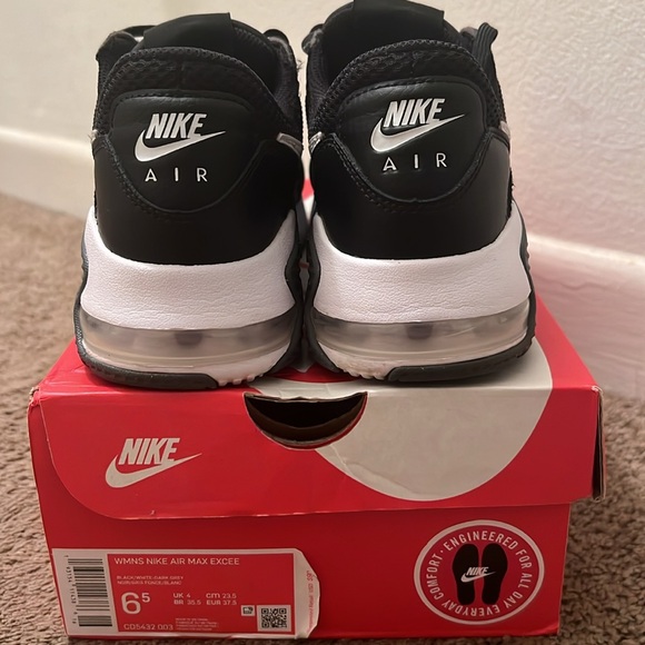 Women's Nike Air Max Excee Sneakers in original box - Picture 3 of 7